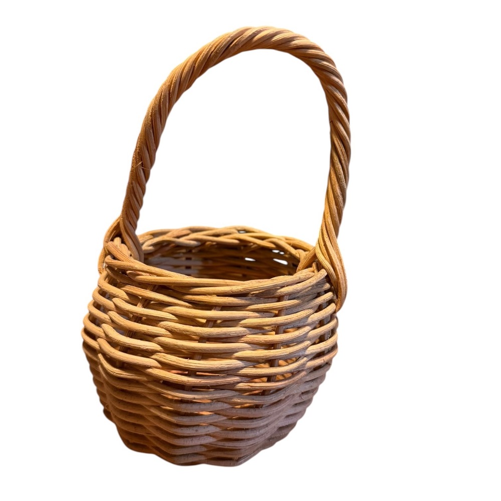 Vintage Small Round Wicker Basket with Twisted Handle Scalloped Base 6 Inch - Picture 2 of 9